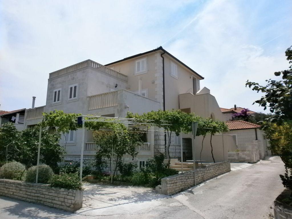 Apartments Ella Supetar Exterior foto